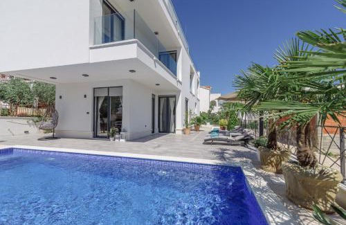 Businci Villa | Luxury Villa -Heated Pool -Jacuzzi