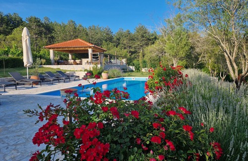 Muc Villa | HERITAGE STONE LUXURY VILLA HEAVEN No. 2, piscina climatizada para 11 personas, cerca de Split