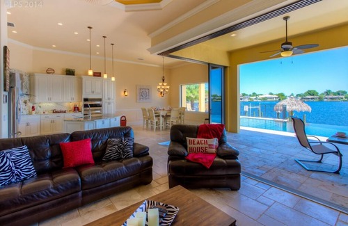 Eight Lakes Casa | Villa de lujo en una ubicación privilegiada con piscina de gran tamaño e hidromasaje