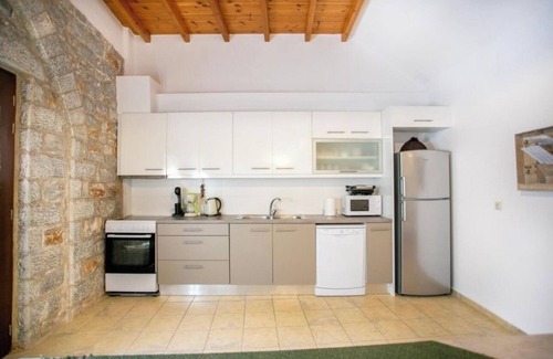 Neon Oitylo Casa | Luxury villa in front of the sea for 8 people