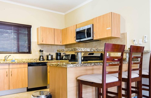 Gold Coast Villa | Luxury Villa in Gold Coast 3 Community Pools