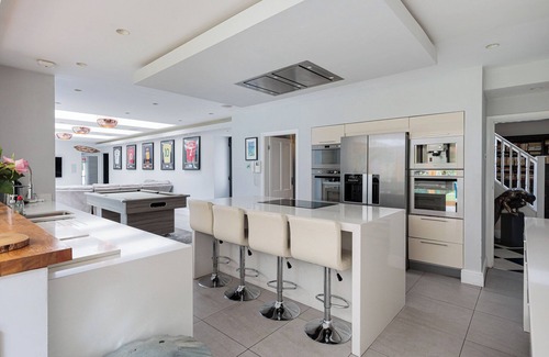 Allostock Villa | Luxury Villa in Knutsford With Heated Indoor Pool & Hot Tub