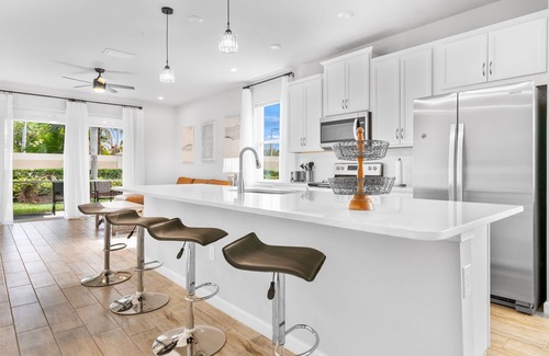 East Naples Villa | Luxury Villa in Naples- 2 Bedroom, Near Botanical Gardens, Community Pool & Gym