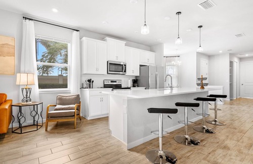 East Naples Villa | Luxury Villa in Naples- 2 Bedroom, Near Botanical Gardens, Community Pool & Gym