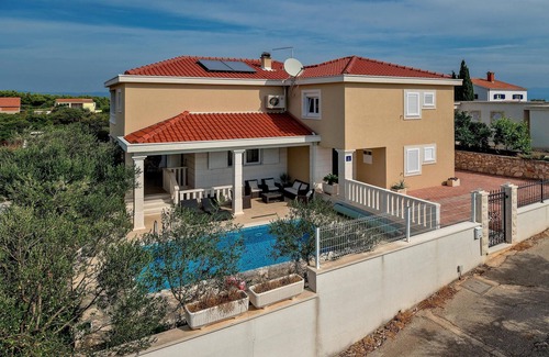 Necujam Villa | VILLA DE LUJO IVAN CON PISCINA, ISLA ŠOLTA