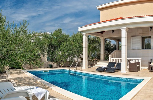 Necujam Villa | VILLA DE LUJO IVAN CON PISCINA, ISLA ŠOLTA