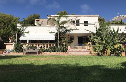 El Toro Villa | Villa de lujo Gran piscina cancha de tenis Seguro y familiar 250m bares y parque