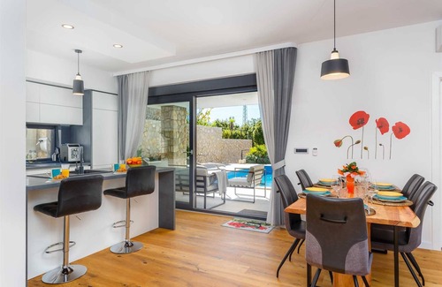 Gabonjin Casa | Villa de lujo MARIA con piscina climatizada