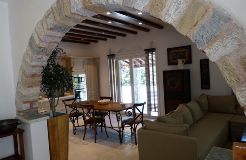Skopelos Villa | Villa de lujo cerca del centro del pueblo en tierra verde / árboles / increíble mar abierto con Port Vi