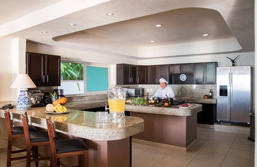 Zona sur Villa | Villa de lujo en la mejor playa para nadar en Puerto Vallarta con personal completo y piscina