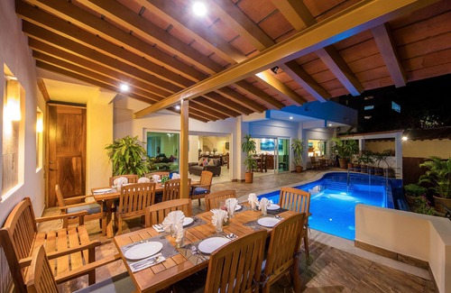 Zona sur Villa | Villa de lujo en la mejor playa para nadar en Puerto Vallarta con personal completo y piscina