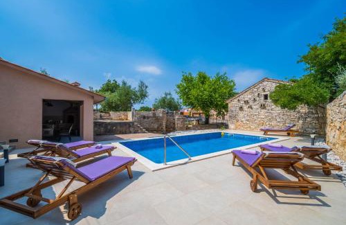 Rakalj Villa | LUXURY VILLA ON SPACIOUS PRIVATE PROPERTY