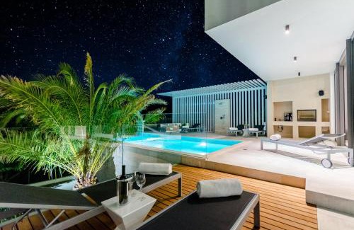 Sutivan Casa | Luxury "Villa Pax" with heated infinity-pool, 8 sleeps