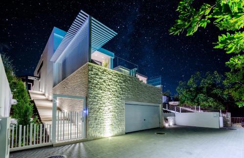 Sutivan Casa | Luxury "Villa Pax" with heated infinity-pool, 8 sleeps