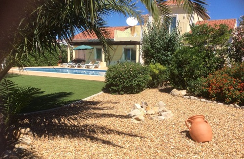 Olhao Villa | Chalet de Lujo, piscina privada climatizada, aire acondicionado, Wi-Fi, segura y cerrada jardines maduros