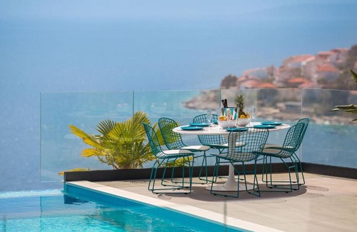 Businci Villa | Luxury Villa Riva with Infinity Pool