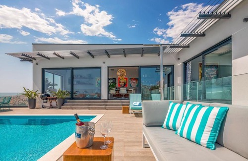 Businci Villa | Luxury Villa Riva with Infinity Pool