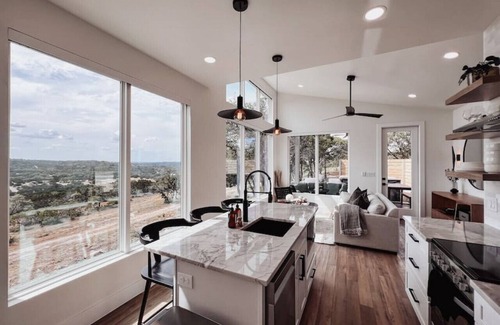 Dripping Springs Casa | Luxury Villa | Stunning Views | Hot Tub | Fire Pit