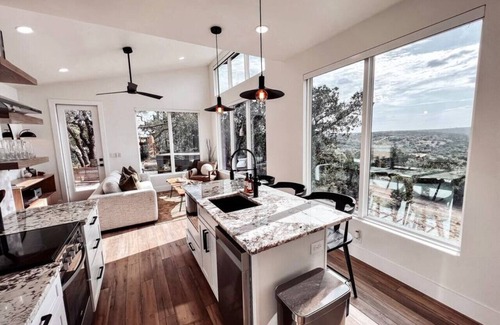 Dripping Springs Casa | Luxury Villa - Stunning Views, Hot Tub, Fire Pit