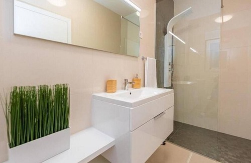 Privlaka Villa | Luxury Villa Sabun with Pool & Hot Tub