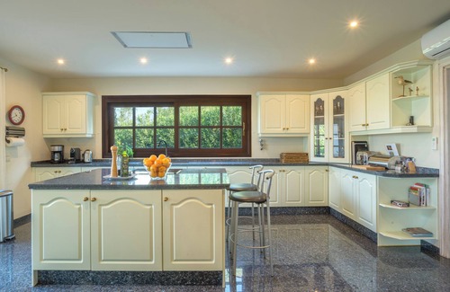 Nueva Milla de Oro Villa | "Villa Sildavia" con piscina, jardín, terraza, balcón, aire acondicionado y Wi-Fi