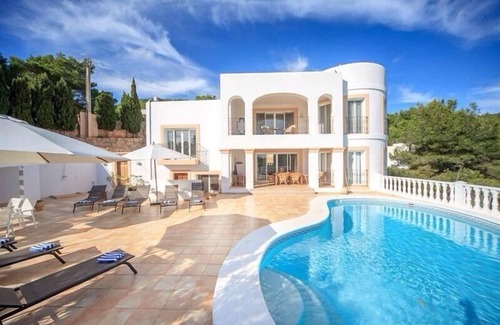 Santa Eulalia del Río Villa | Villa de lujo, ubicación tranquila, en la playa, en el sitio, alquiler de barcos