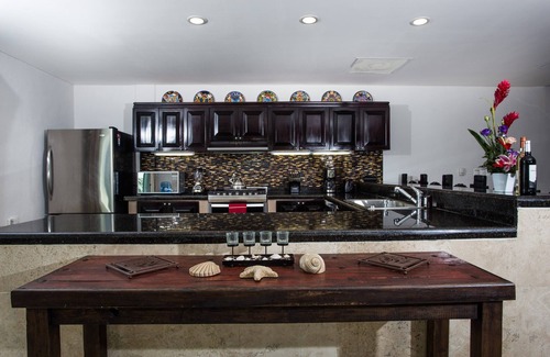 Área de Playacar Fase I Villa | Luxury Villa Steps to Beach, 5th Ave & Concierge Avail! Beach access 70 meters!