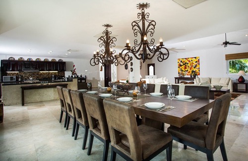Área de Playacar Fase I Villa | Luxury Villa Steps to Beach, 5th Ave & Concierge Avail! Beach access 70 meters!