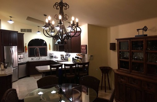 Pedregal Villa | Villa de lujo, a pasos de la playa; Piscina climatizada / spa y palapa bar, vista al mar