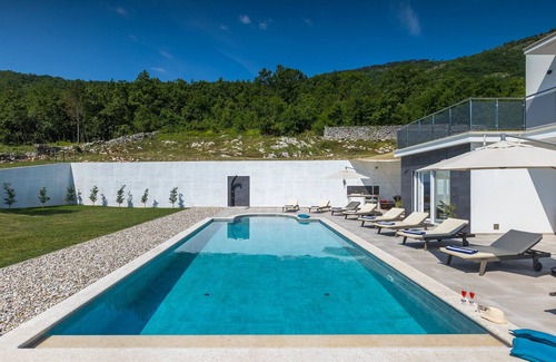 Martina Villa | Luxury Villa Sunset Sailor with Pool