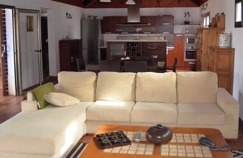 Tacoronte Chalet De Esquí | Chalet de lujo con hidromasaje y vistas al mar y al Teide.