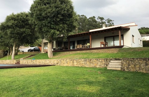 Rates Villa | Villa de lujo con piscina y vistas al mar. Wifi gratuito.