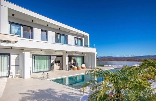 Krk Cabina | Casa de campo de lujo en Krk con piscina cubierta y al aire libre