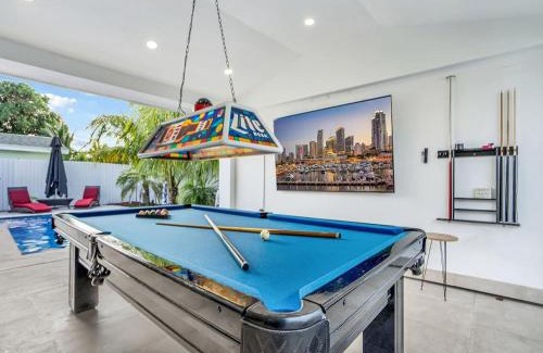 Miami Gardens Villa | Luxury Villa with Heated Pool, Jaccuzzi, Gym, Games and More