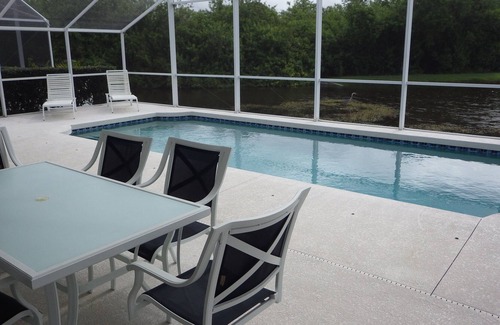 Sabal Harbour Villa | Villa de lujo con gran piscina y frente al lago. Cerca de parques y playas de Disney