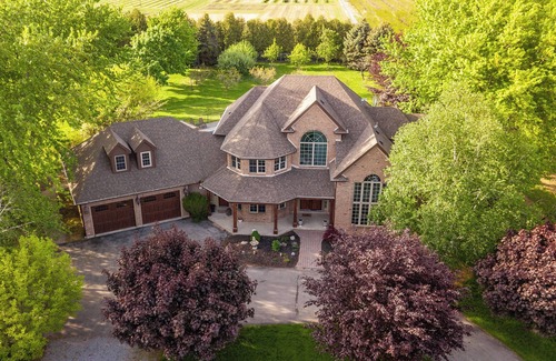 Jordan Harbour Casa | Luxury Villa with Pool & Hot Tub in Niagara Wine Country