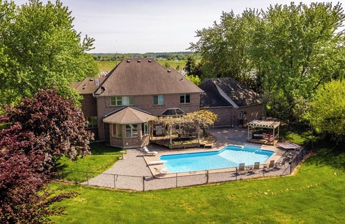 Jordan Harbour Casa | Luxury Villa with Pool & Hot Tub in Niagara Wine Country