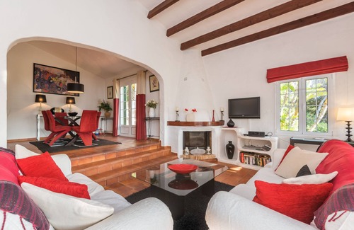 Platges de Fornells Villa | Villa de lujo con piscina, jacuzzi y vistas al mar y 5 minutos a pie de tiendas / restaurantes