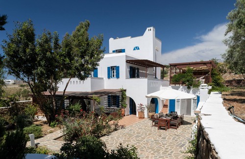 Glinado Villa | Villa de lujo con piscina privada, jardines e impresionantes vistas al mar y al atardecer