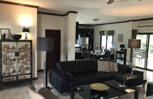 Hua Hin Villa | Villa de lujo con piscina privada, SPA, 3 dormitorios, 3 baños, 2 terrazas.