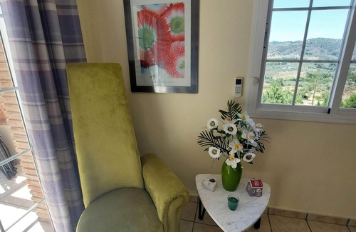 Coin Villa | Villa de lujo con piscina privada, nr Málaga y Marbella. 2 + 1 camas (apto opcional).
