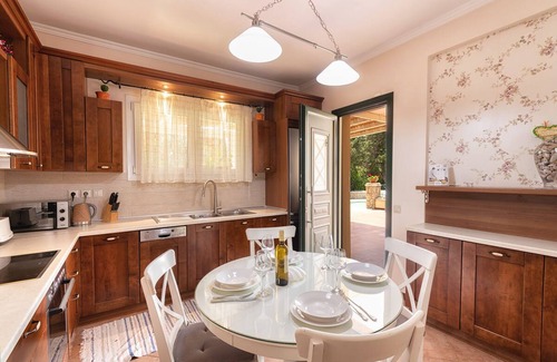 Dassia Villa | VILLA DE LUJO CON PISCINA PRIVADA CERCA DE LA PLAYA