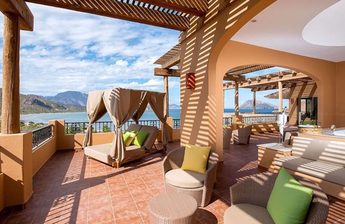 Loreto Apartamento | Luxury Villa with Stunning Sea Views in Loreto
