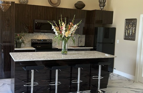Coconut Creek Casa | Luxury Villa with full size washer and dryer within 5 miles of the beach