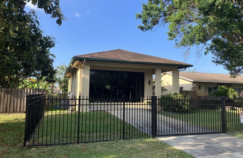 Coconut Creek Casa | Luxury Villa with full size washer and dryer within 5 miles of the beach