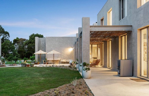 Jan Juc Casa | Luxury Villas Bells Beach View (With Car Parking)