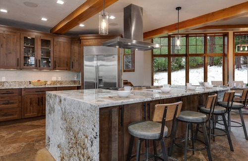 Four O'Clock Casa | Luxury w/Mountain Views + Hot Tub + Ski-in/Ski-out - Majestic Mountain Lodge