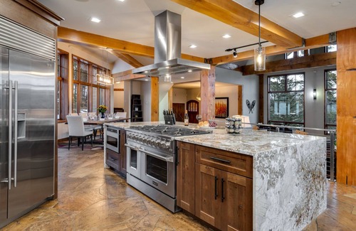 Four O'Clock Casa | Luxury w/Mountain Views + Hot Tub + Ski-in/Ski-out - Majestic Mountain Lodge