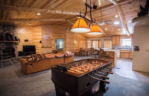 Summit Estates Casa | Luxury w Spa Foosball - DeCarlo House