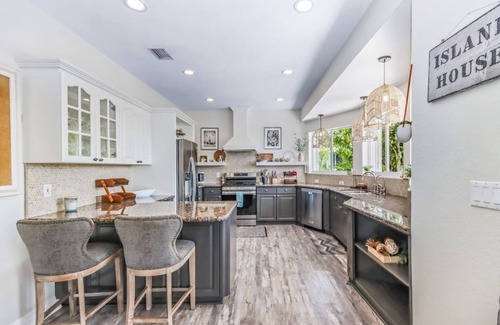 Twin Lakes Casa | Luxury Water Front Home, Private Pool, Spa, Tiki Bar, 37' Foot Dock with Kayaks